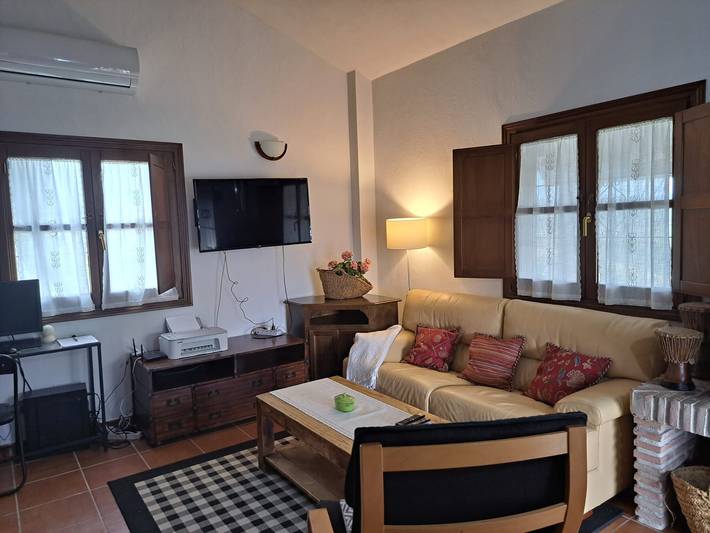 Vacation Home "Salvador" with Mountain View, Private Pool & Wi-Fi in Alozaina, Sierra de las Nieves