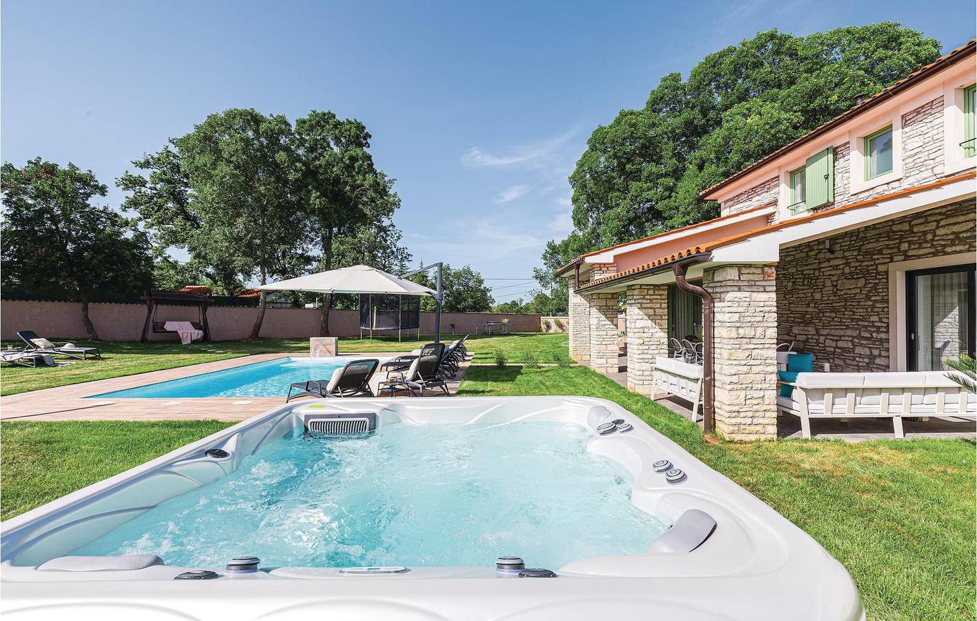 Charmante 2-Zimmer-Wohnung mit Pool in der Nähe des Stadtzentrums von Sajini in Barban, Südküste Istrien