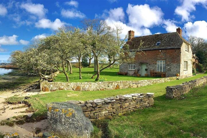 Vacation rental for 12 people, with Yard in Dorset