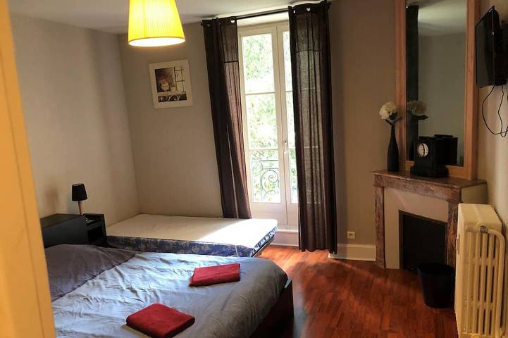Appartement entier, Bel appartement classé 4**** dans immeuble de charme emplacement idéal in La Bourboule, Parc naturel régional des Volcans d'Auvergne