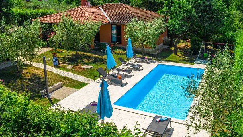 Ferienhaus für 6 Personen, mit Pool und Terrasse - 1