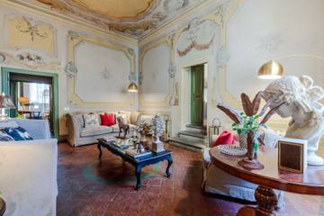 Apartment for 16 People in Lucca, Lucca Province, Photo 1