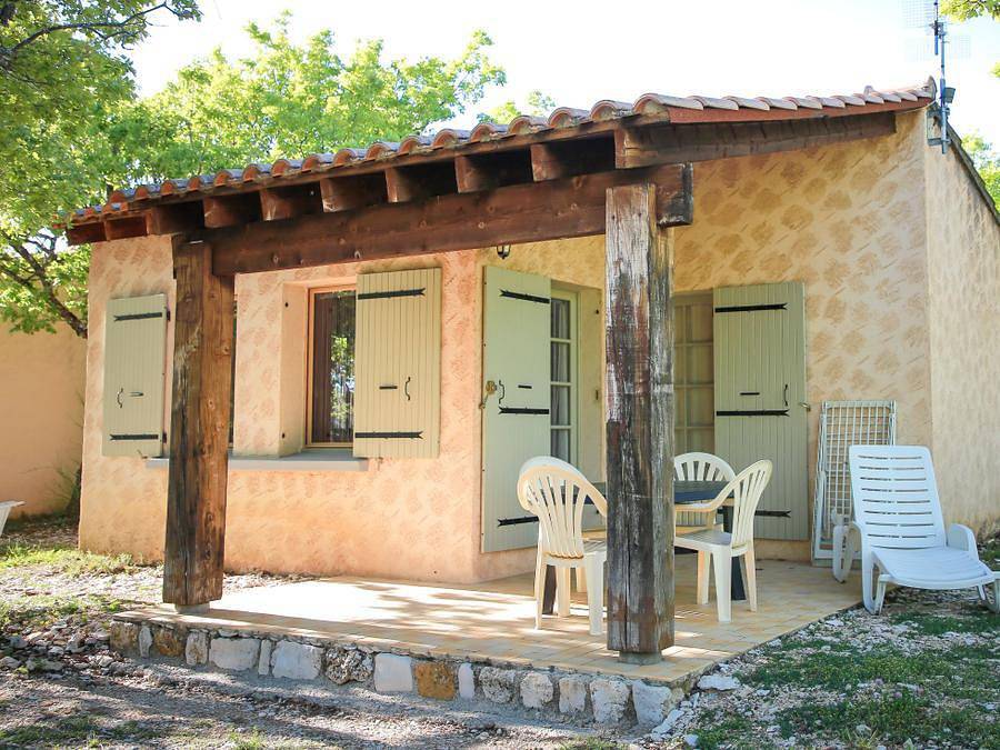 Flower Camping l'Epi Bleu - Casa 4 personas - Pavillon Confort 50m² - 2 habitaciones - terraza incluida in Banon, Forcalquier region