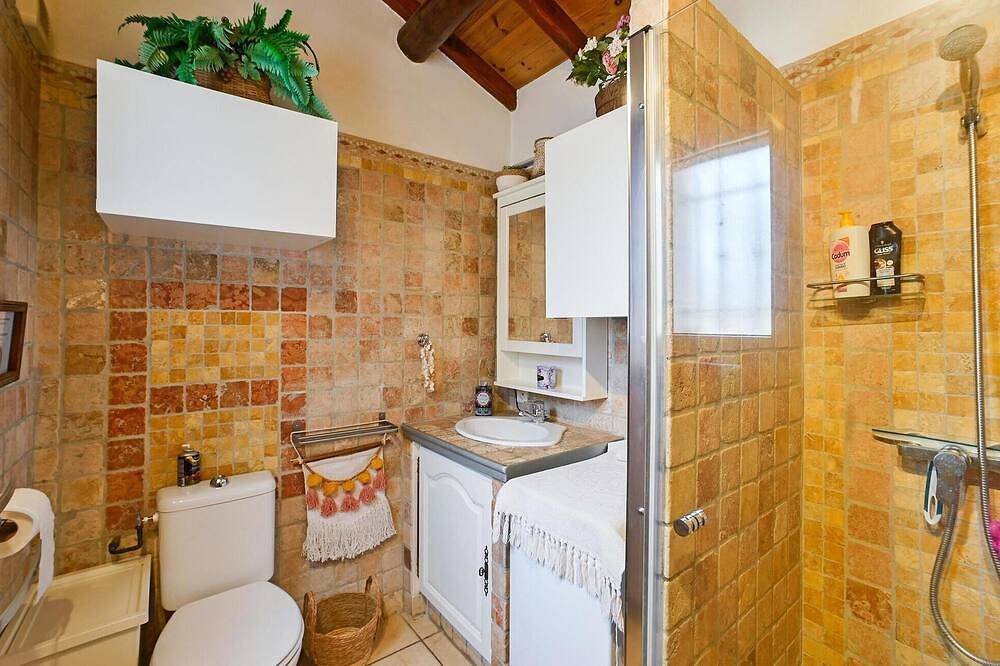 Beautiful (sta)caravan in Raphèle-les-Arles in Arles, Mediterranean Coast (France)