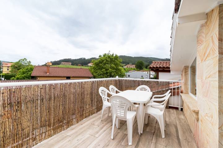 Vakantiehuis 'La Casita De La Pitufa' met Bergzicht, Privéterras en Wifi in Vargas (Puente Viesgo), Puente Viesgo