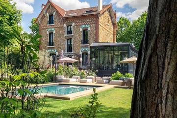 Gîte pour 7 personnes, avec jardin ainsi que piscine et terrasse à Le Vésinet