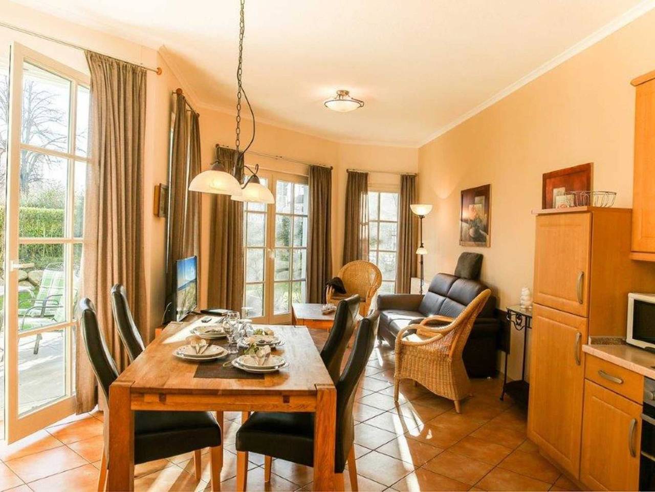 Ganze Ferienwohnung, Appartementhaus Atlantik - (100) 3- Raum- Appartement mit Terrasse-Ostlage in Ostseebad Kühlungsborn, Kühlungsborn