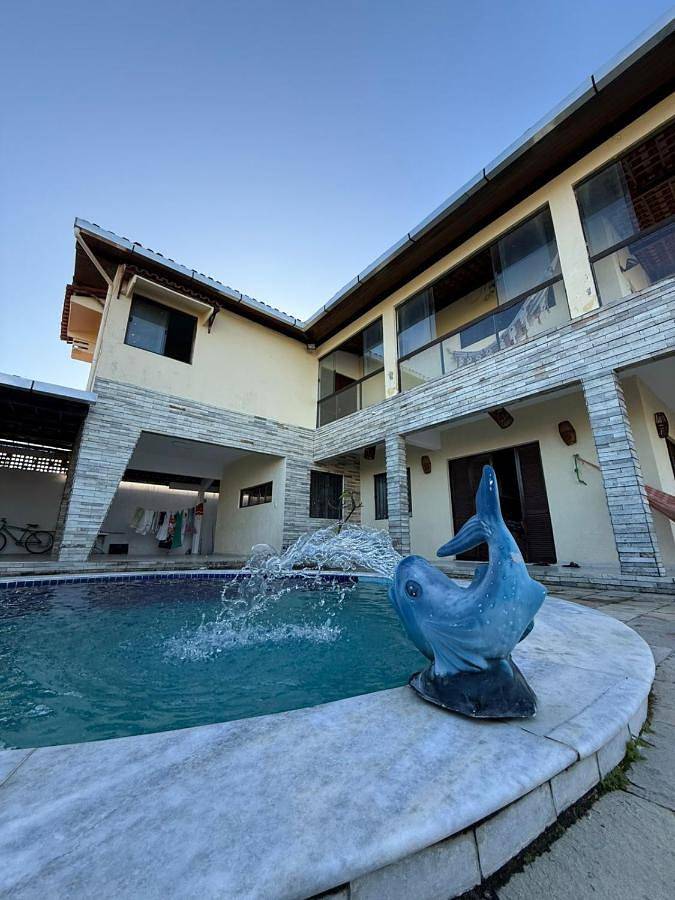 Casas e apartamentos de temporada para 12 pessoas, com vista e piscina e ainda jardim em Ponta de Pedras