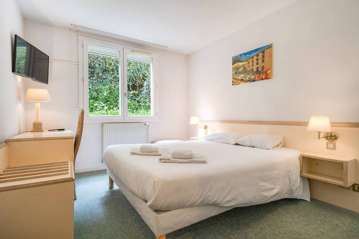 Gîte pour 2 personnes, avec Jardin à Bessenay