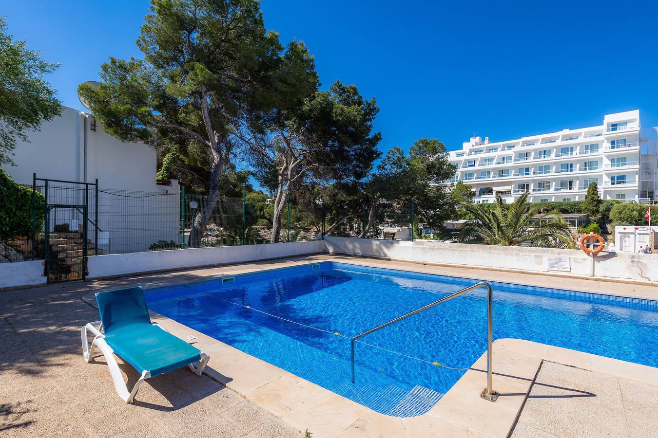 Entire apartment, Air-conditioned Apartment "Beach 11" with Direct Sea Access, Terrace and Wi-Fi in Cala d'Or, Santanyí