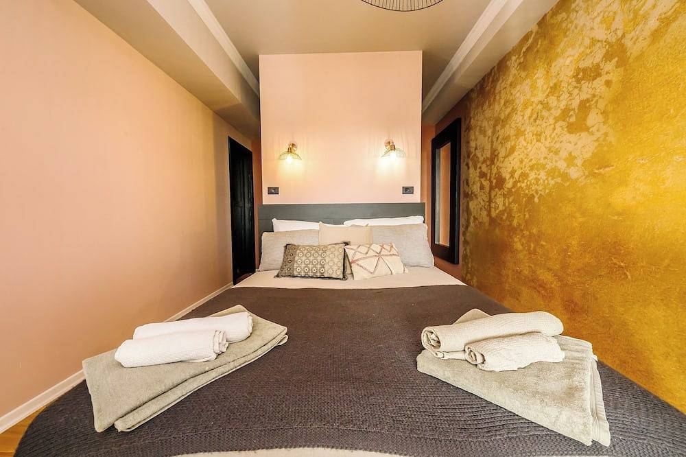 Villa with pool, no neighbours, walking distance to center, fantastic see view in Trogir, Ciovo