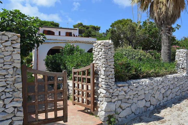 Appartamento intero, Villa esclusiva con accesso alla spiaggia.<br>Villa con terrazza sul mare di S.Vito in Spiaggia Attrezzata per disabili, San Vito Lo Capo