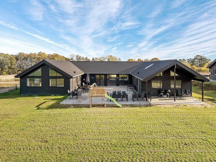 Ferienhaus für 24 Personen, mit Terrasse und Pool in Mommark