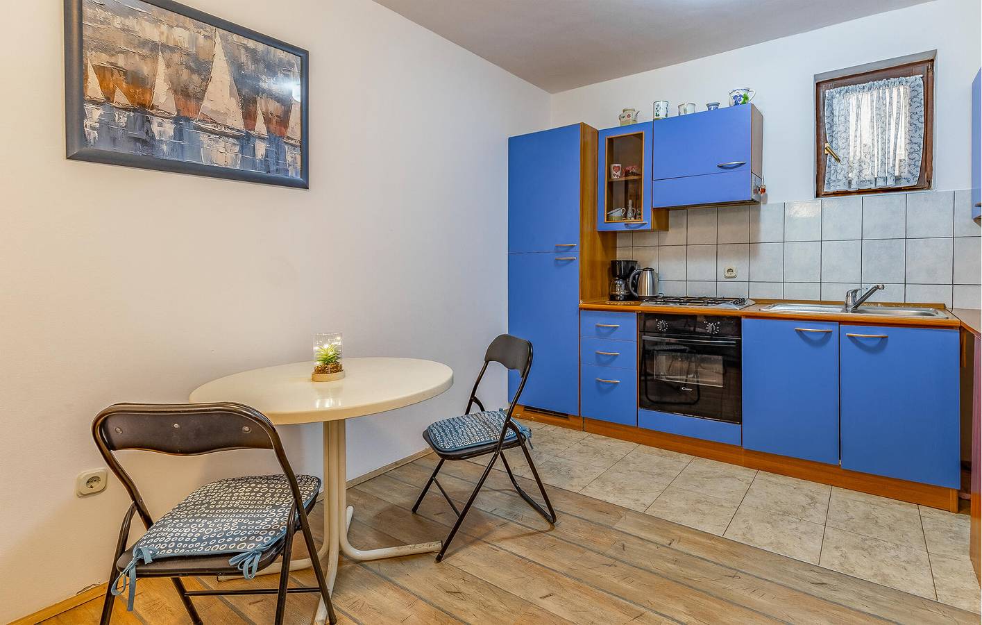 Ganze Ferienwohnung, Gemütliche Ferienwohnung mit Terrasse und Parkplatz, 1 km vom Strand Bijeca entfernt in Medulin Stadt, Medulin