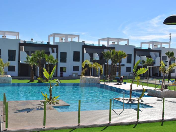 Holiday rental for 4 people, with pool and children pool as well as terrace and garden in La Zenia