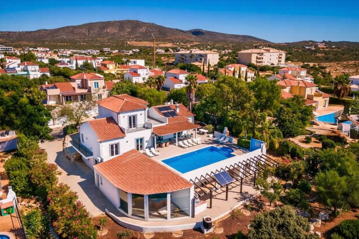 Ferienhaus für 8 Personen, mit Balkon und Whirlpool sowie Terrasse und Garten in Quelfes