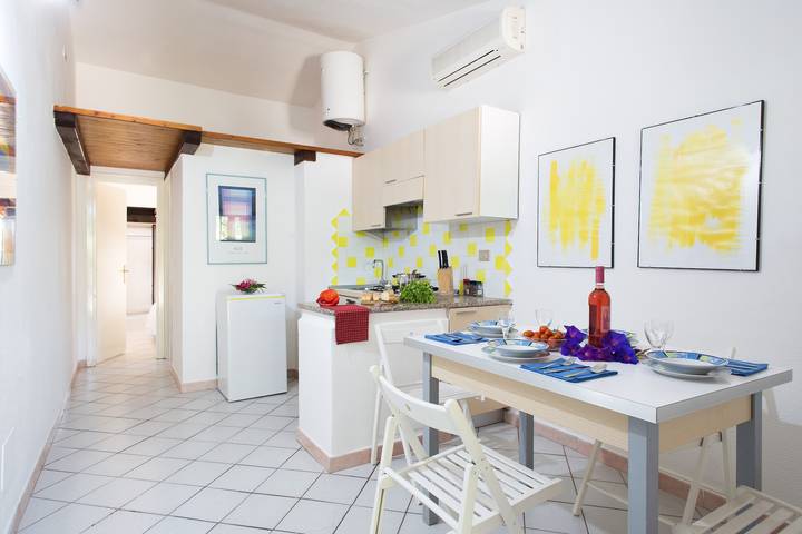 Appartamento intero, Appartamento 'Coccinella' con terrazza privata, giardino e aria condizionata in San Teodoro, Olbia-Tempio