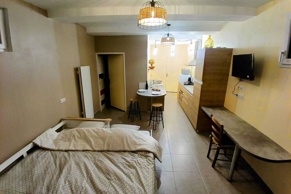 Entire apartment, Gite du Piou in Bourgs sur Colagne, Mende region