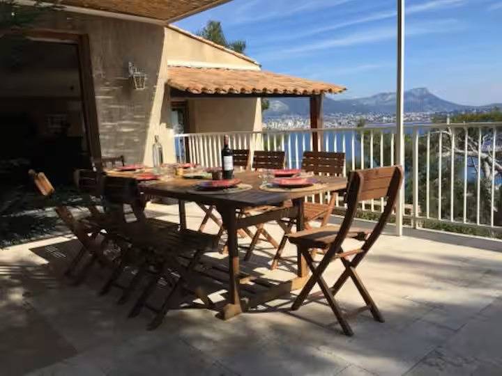 Maison vue mer, piscine, 7 chambres, wifi in Saint-Mandrier-sur-Mer, Côte méditerranéenne (France)