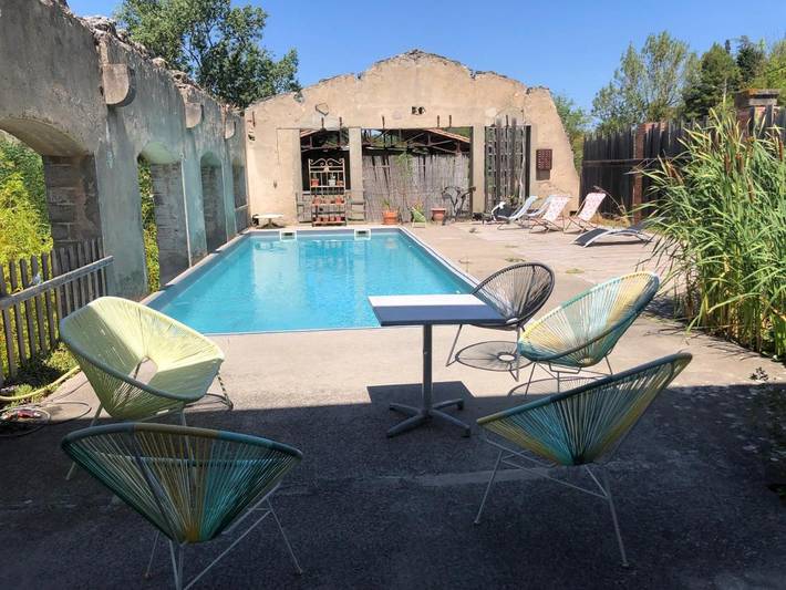 Location de vacances pour 2 personnes, avec jardin et piscine, animaux acceptés à Couffoulens