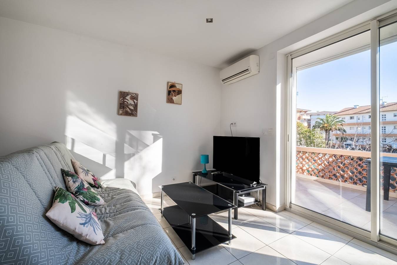 Apartamento entero, Apartamento 'Courtille Plage' a 30 m del mar, Wi-Fi y aire acondicionado in Fréjus Plage, Frejus