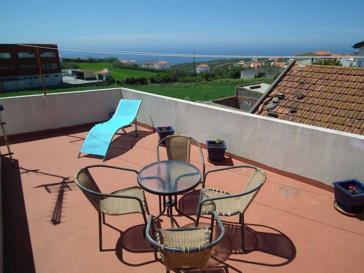 Ganze Wohnung, Ferienwohnung für 4 Personen mit Garten in Atalaia, Lissabon Distrikt