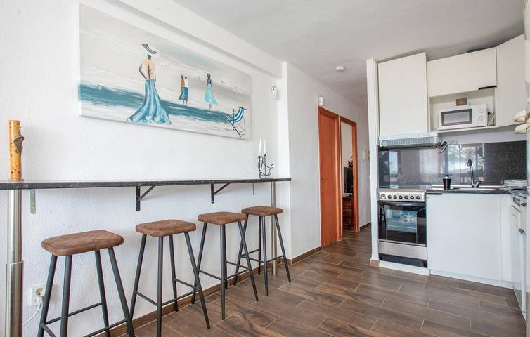 Apartamento vacacional entero, Acogedor apartamento en la playa con aire acondicionado, TV, WiFi y aparcamiento in Las Calas, Torrevieja