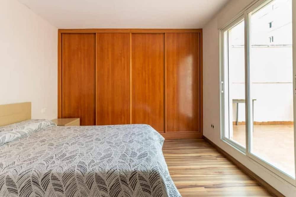 Apartamento entero, Piso ideal para familias, hasta 8 personas, fácil aparcar in Catarroja, Costa de Valencia