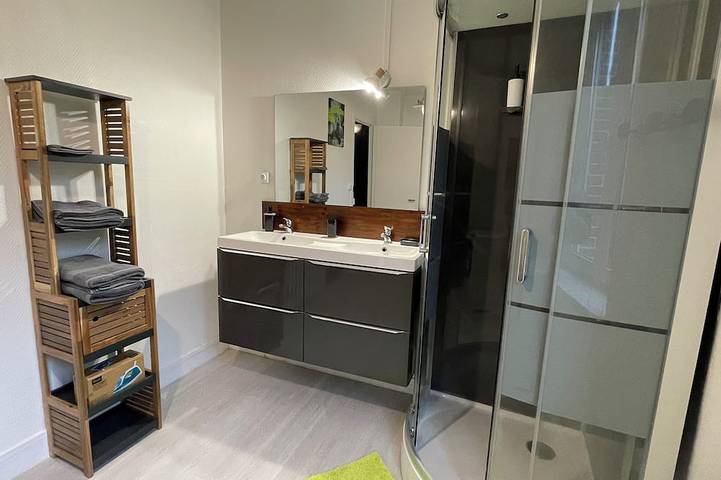 Waterfront townhouse… in Vire Normandie, Vire und Umgebung