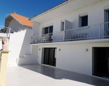Gîte pour 4 personnes, avec terrasse dans Plage de la Cèpe