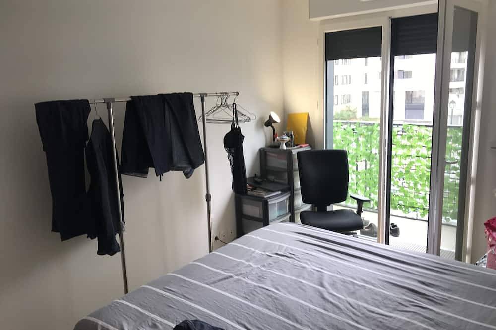 Entire apartment, Cozy private room in Alessandro apartments in Clichy, Hauts-de-Seine