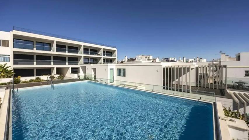 Apartamento de férias para 5 pessoas, com jardim e piscina em Fuseta