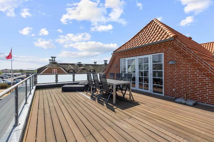 Ferienhaus für 5 Personen, mit Balkon/Terrasse und Whirlpool sowie Terrasse in Søndervig