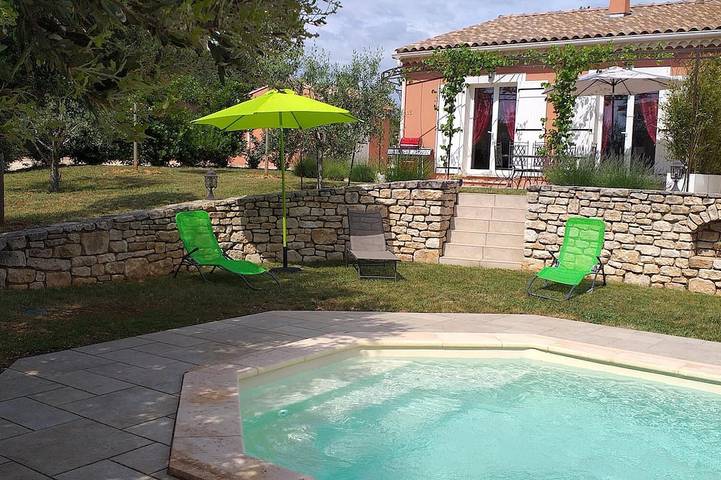 Location de vacances pour 6 personnes, avec terrasse et jardin à Orgnac-l'Aven