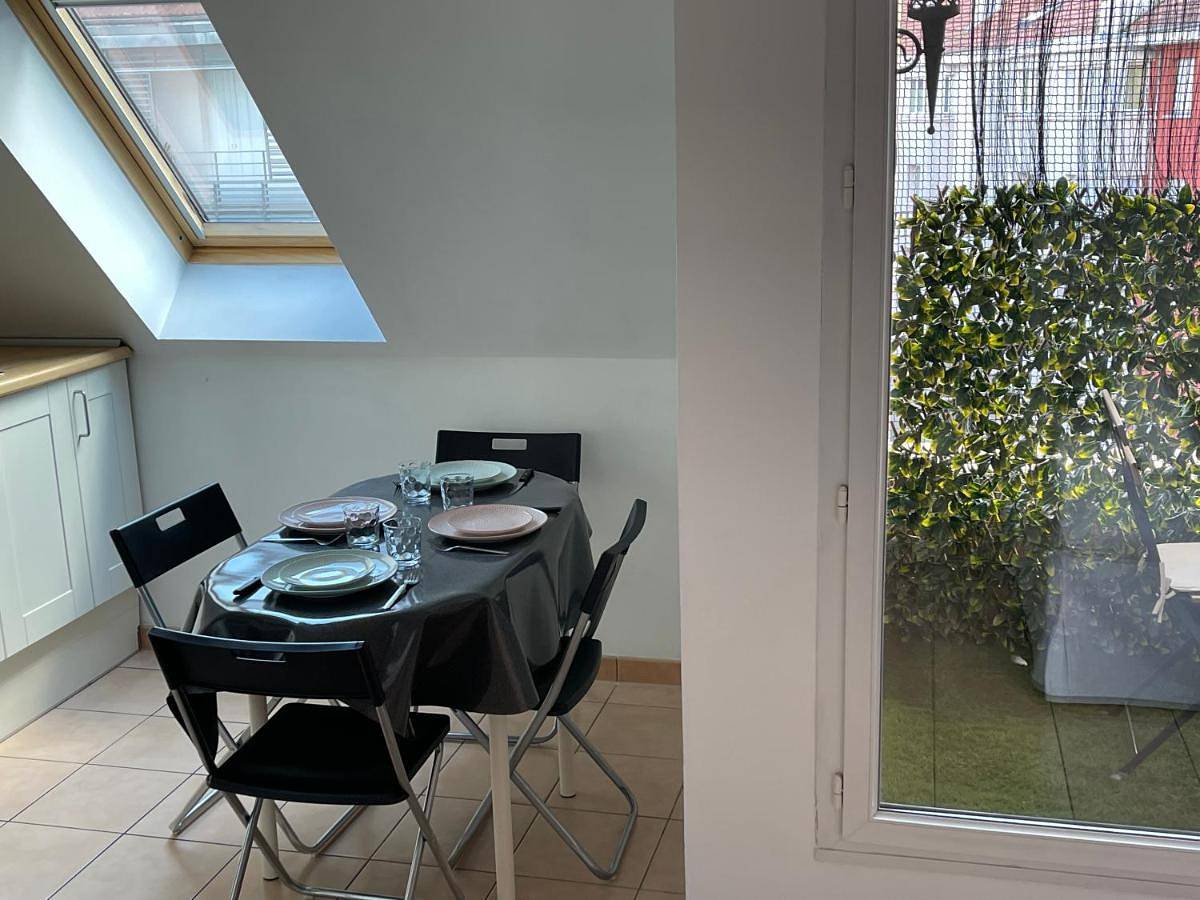 Appartement entier, One-Bedroom Apartment in Creil, Oise