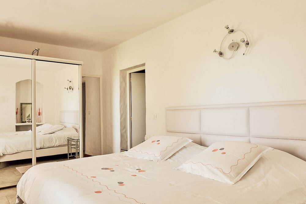 Mas En Camargue With Swimming Pool And Jacuzzi in Saint-Laurent-d'Aigouze, Nimes region