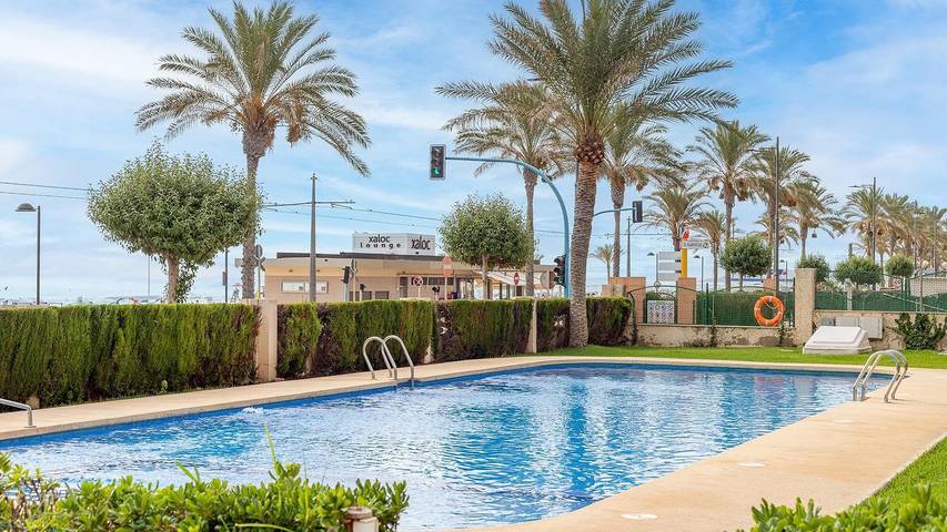 Apartamento para 8 personas, con piscina y jardín, Se admiten mascotas en Playa Muchavista