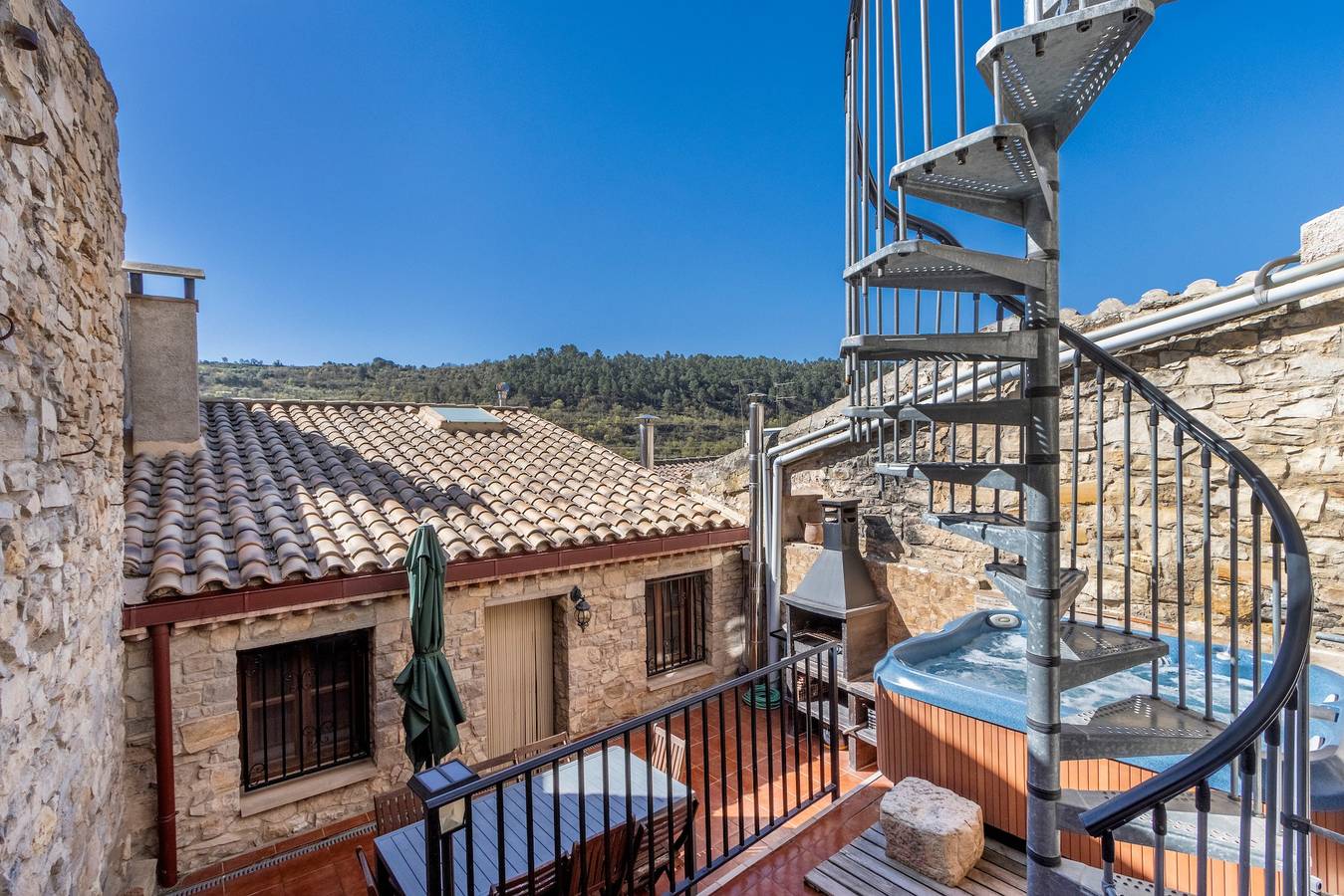 Casa Rural Ca La Pascola – Rural Retreat with Jacuzzi in Guimerá in Guimerà, Costers del Segre