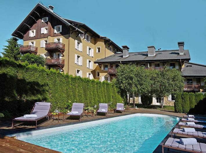 Hôtel pour 4 personnes, avec sauna ainsi que piscine et jardin, animaux acceptés