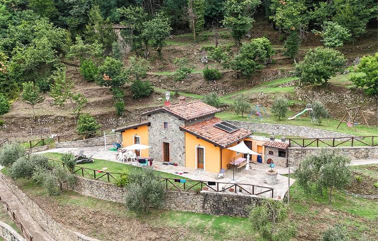 Appartamento a Barga - Piscina, giardino e parcheggio in Barga, Parco Regionale delle Alpi Apuane