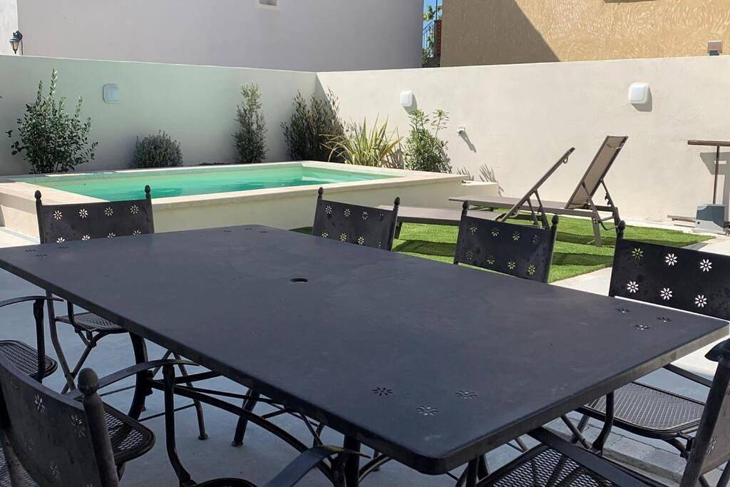 Maison de village 150 M2 au calme climatisée, piscine in Rasteau, Vaucluse