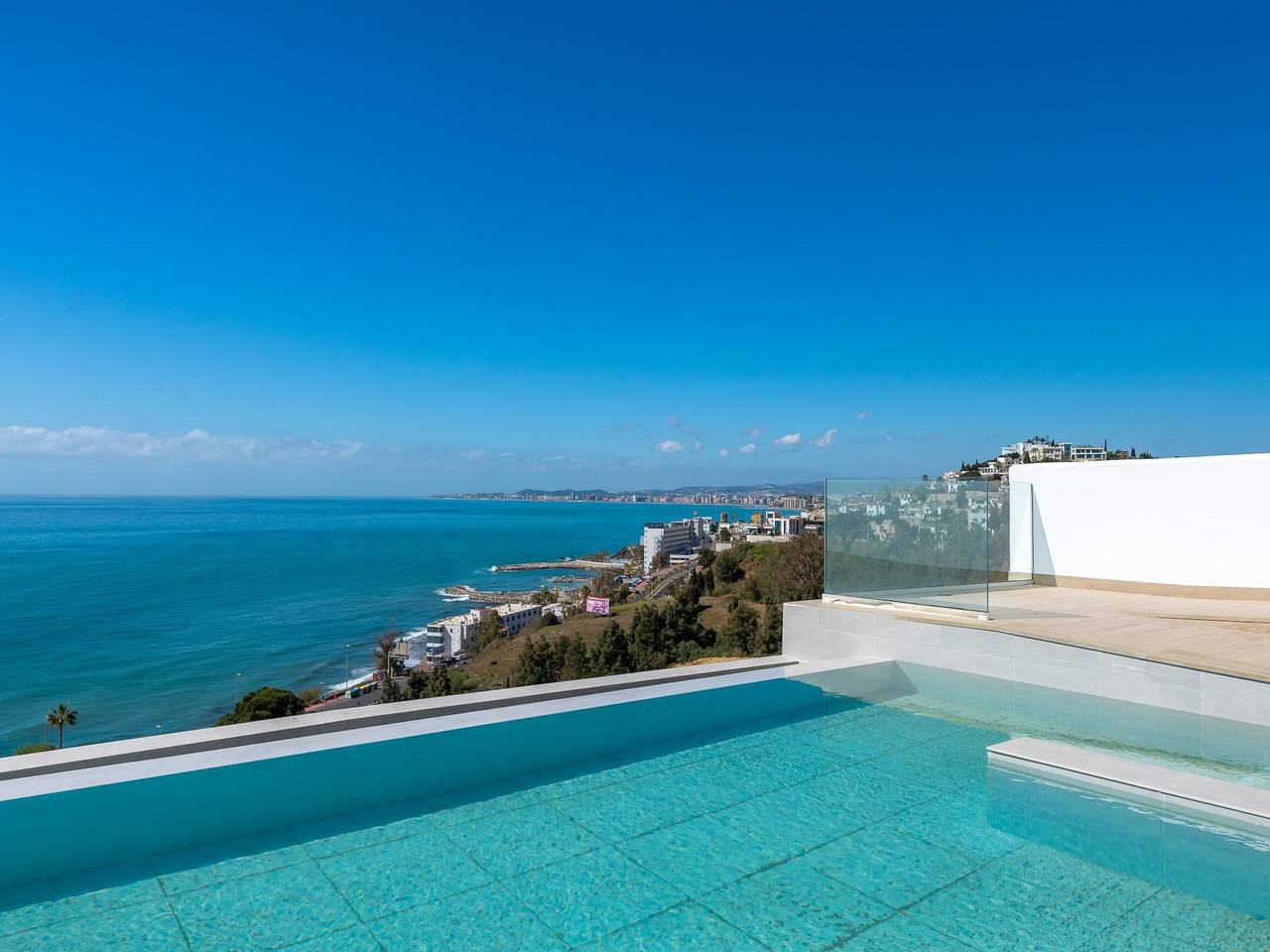 Hel ferieleilighet, Ferieleilighet for 4 personer med badebasseng in Benalmádena Costa, Benalmádena