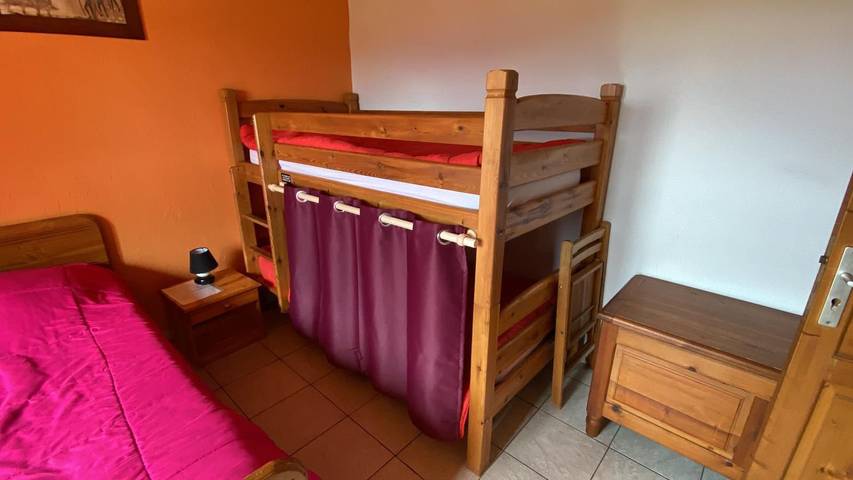 Gîte pour 12 personnes, avec sauna et vue sur le lac ainsi que jardin et terrasse, animaux acceptés à Camps-sur-l'Agly - 4