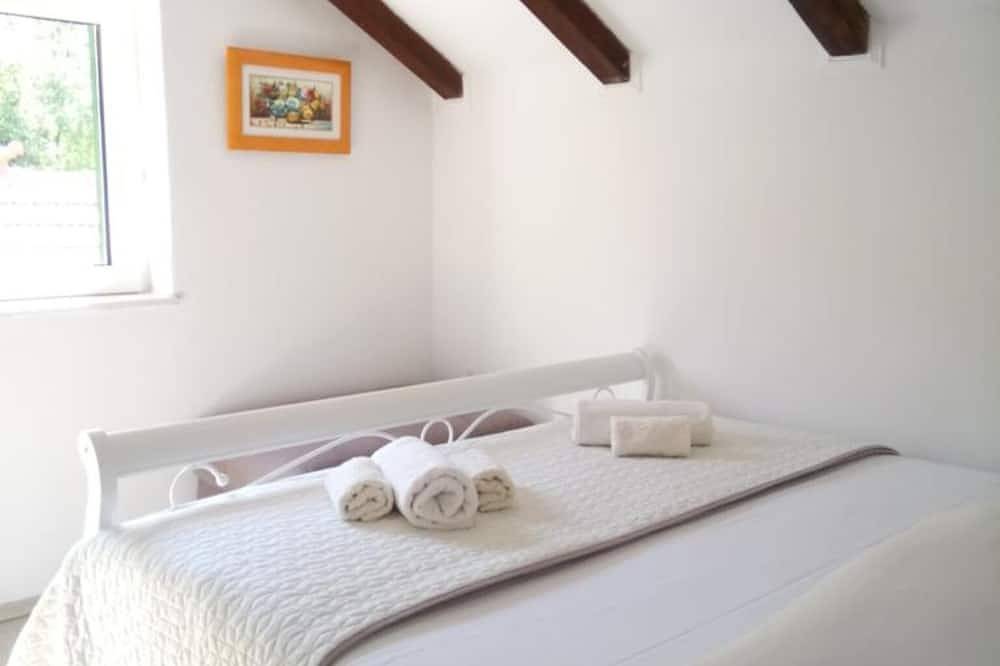 Ferienhaus Jadrić - Ferienhaus mit zwei Schlafzimmern und Pool in Dalmatinisches Zagora