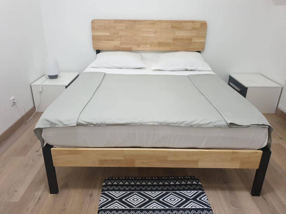 Appartement de vacances entier, Standard Double Room with Fan in Dammartin-en-Goële, Seine-et-Marne