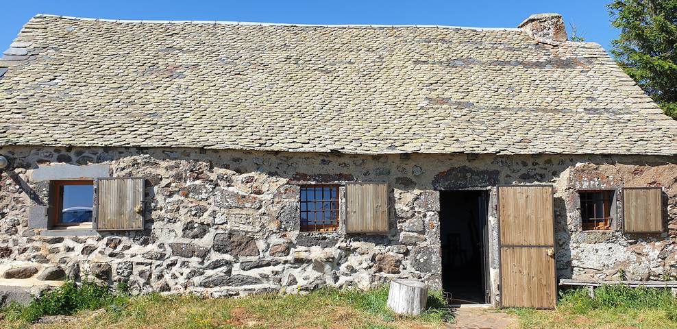 Gîte pour 15 personnes, avec jardin dans L'Aubrac - 2