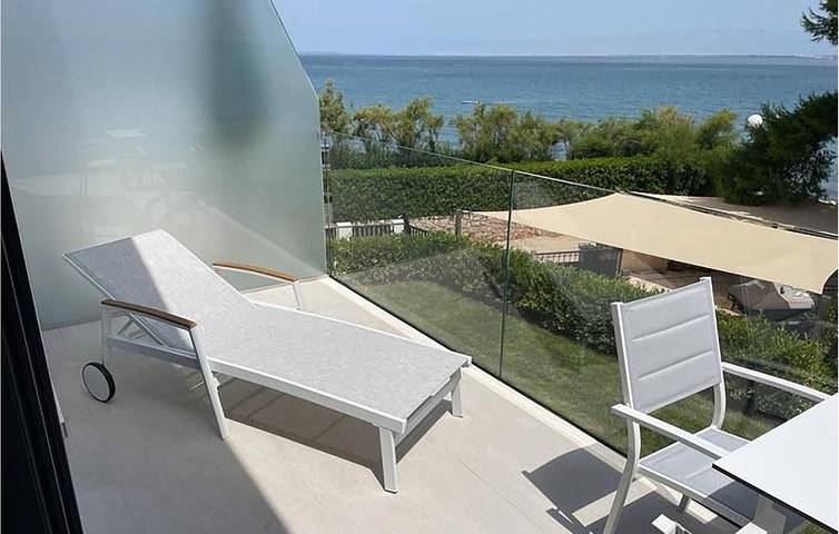 Apartamento vacacional entero, Acogedor apartamento con terraza y wifi, a 2,5 km de la playa in Ugljan, Isla de Ugljan