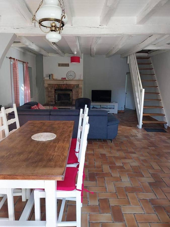 Location de vacances pour 6 personnes, avec jardin à Valdivienne - 4