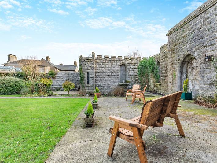 Log cabin for 3 people, with garden in Ulverston