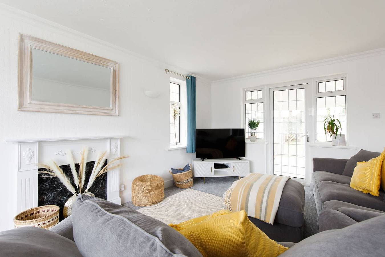 Bright Modern 4 br House 100 metres from Beach in West Wittering, West Sussex